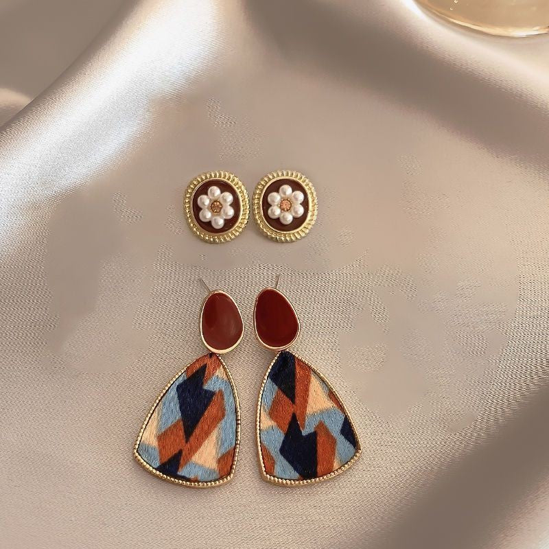 Boucles d'Oreilles Clous Perle Rouge Vin Vintage (MAC466)