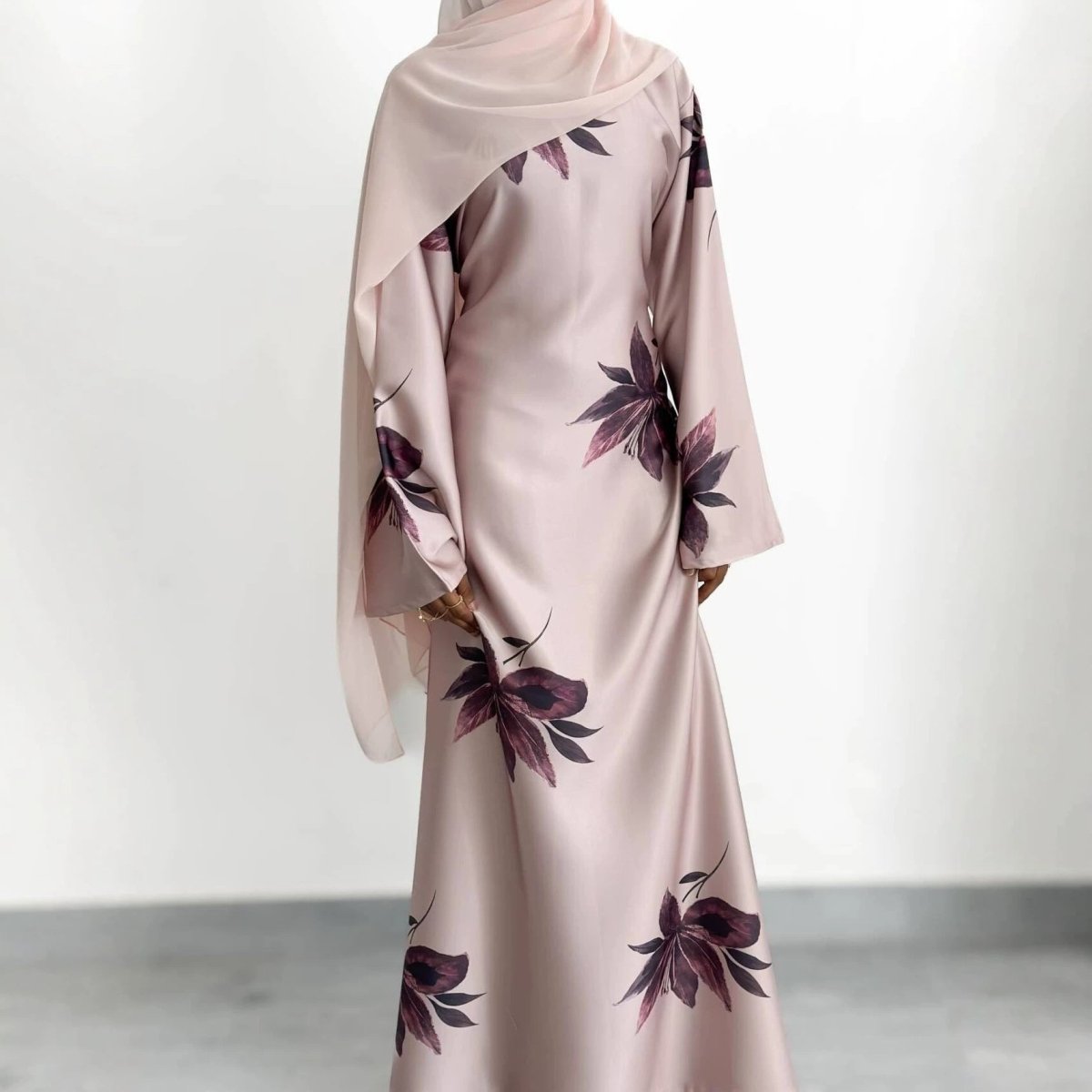 Robe Maxi à Imprimé Floral avec Manches Cape (MS440)