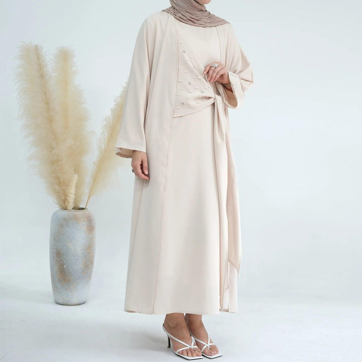 Abaya unie avec perles (MOA031)