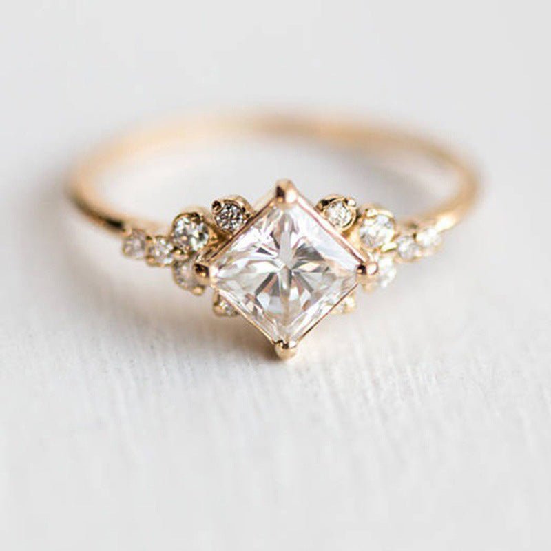 Bague carrée luxueuse en zirconium (MAC196)