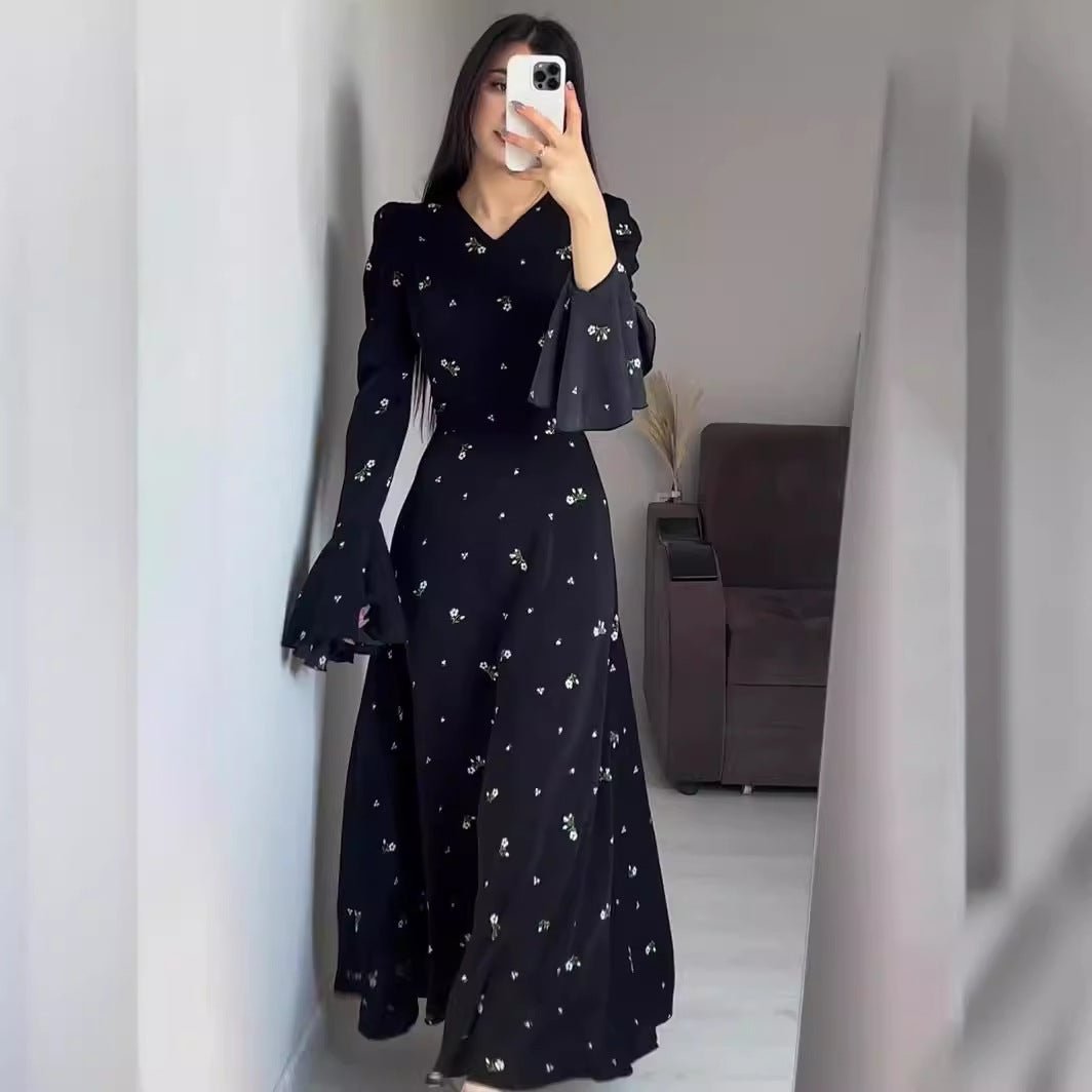 Robe Abaya Modeste Col en V Boho en Mousseline, Motif Floral Noir, Manches Cloche Fleur de Lotus Évasées (MA202)