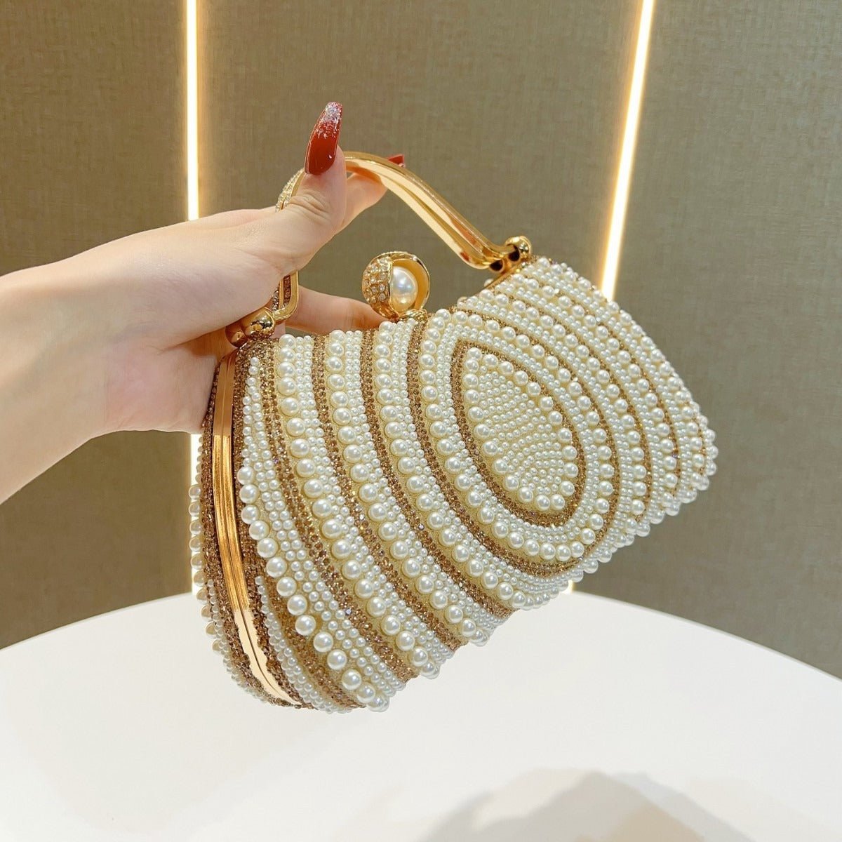 Sac de soirée orné de perles et de strass, monture dorée, avec bandoulière chaîne (MAC249)