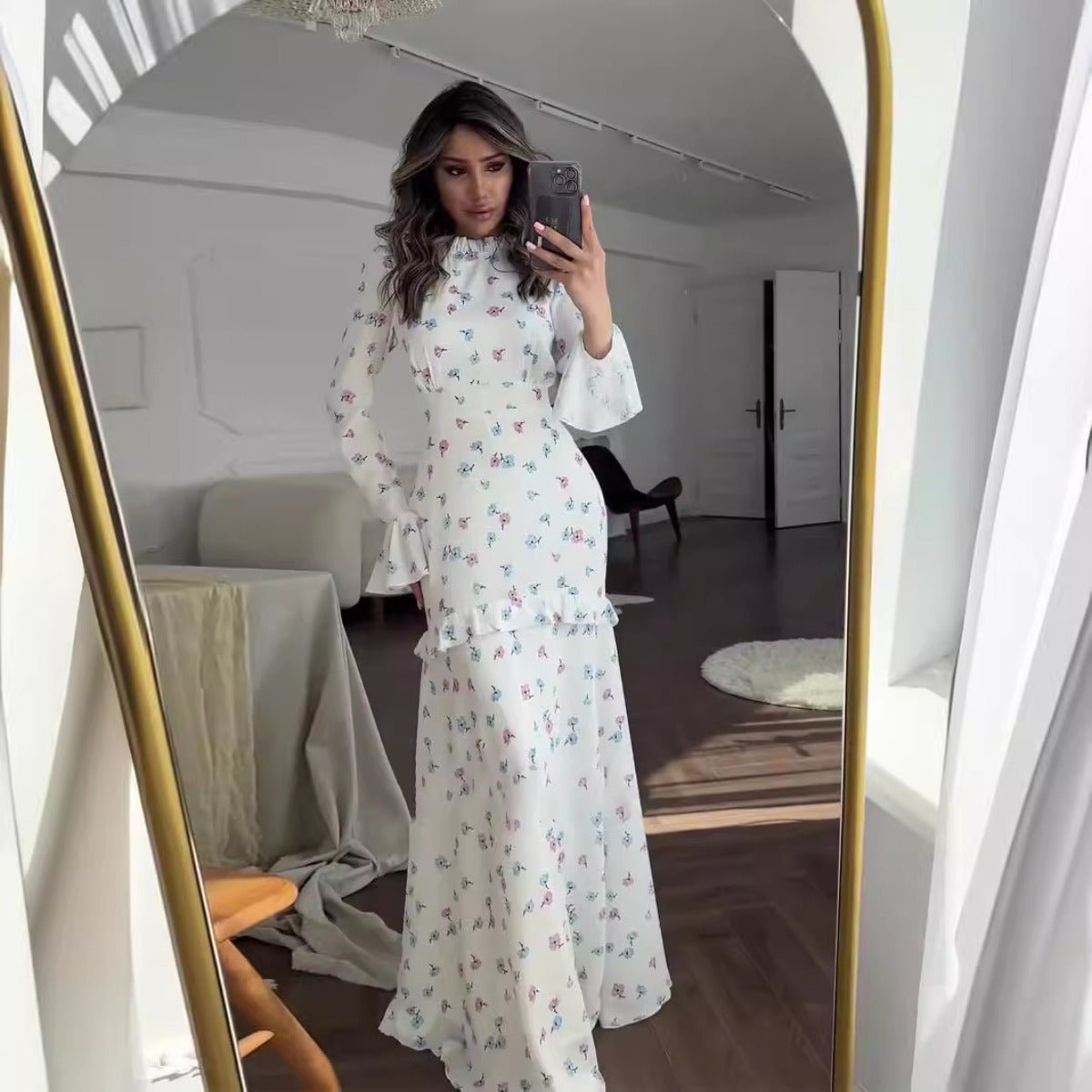Robe Abaya Maxi Élégante à Manches Cloche et Volants Fleuris Blancs avec Ourlet Cascade (MA226)