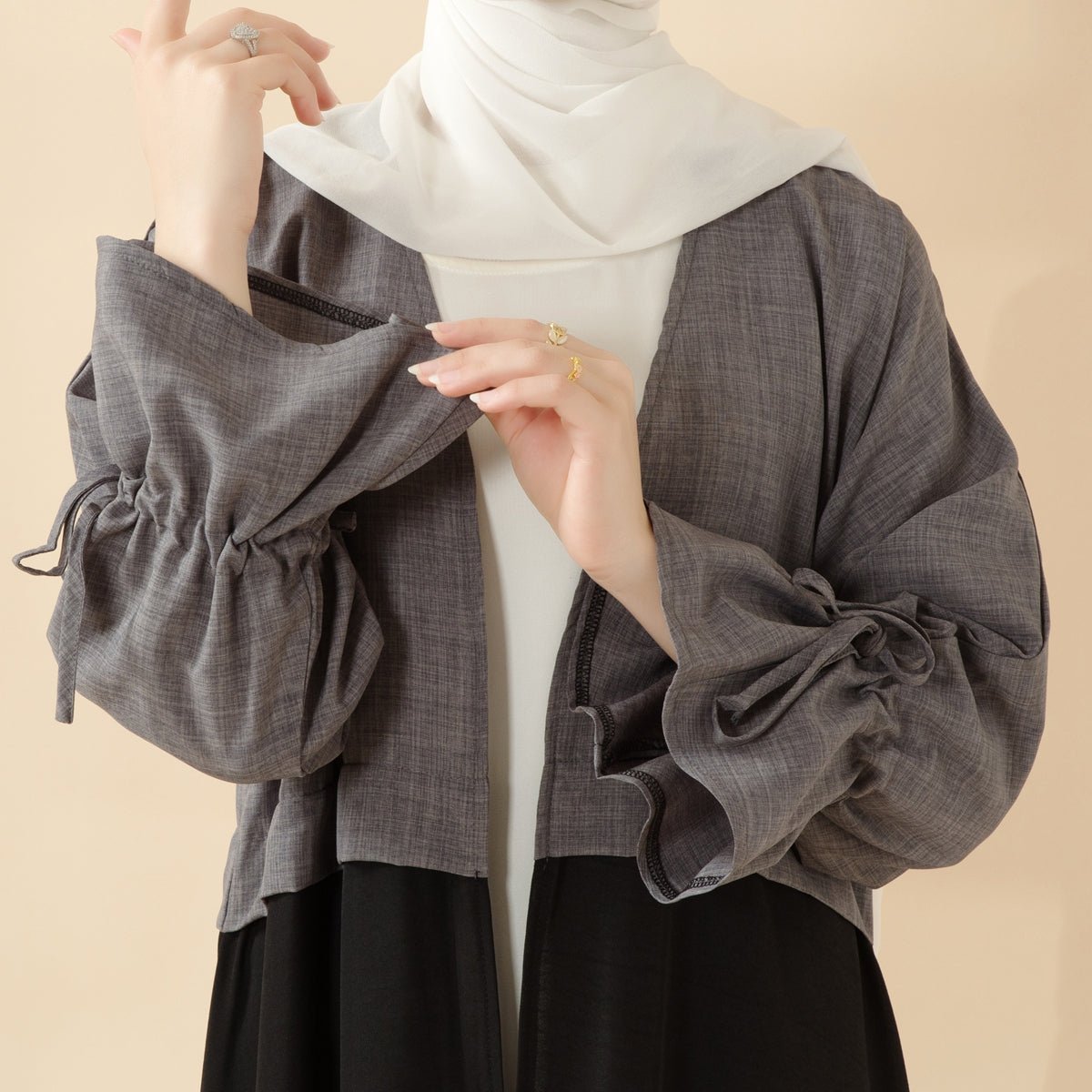 Abaya Ouverte Style Princesse | Abaya à Manches Volantées Contrastées Bicolores (MOA126)