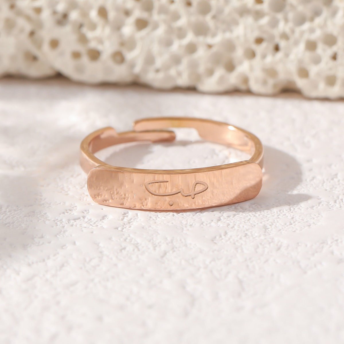 Bague simple en acier titane gravée avec motifs arabes (avec boîte cadeau) (MAC215)
