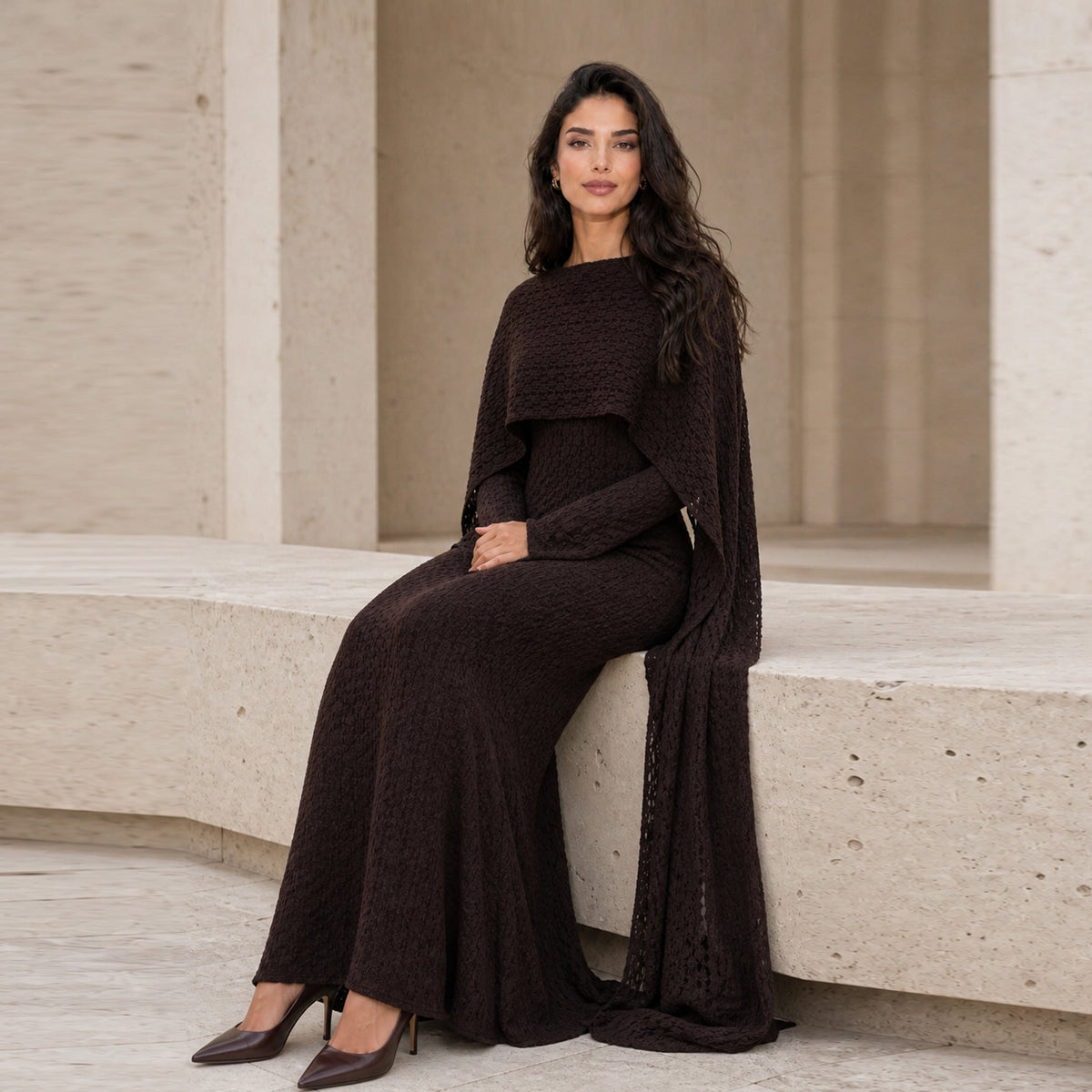 Robe Maxi Doublée à Manches Cape et Dentelle Florale Texturée (MS519)