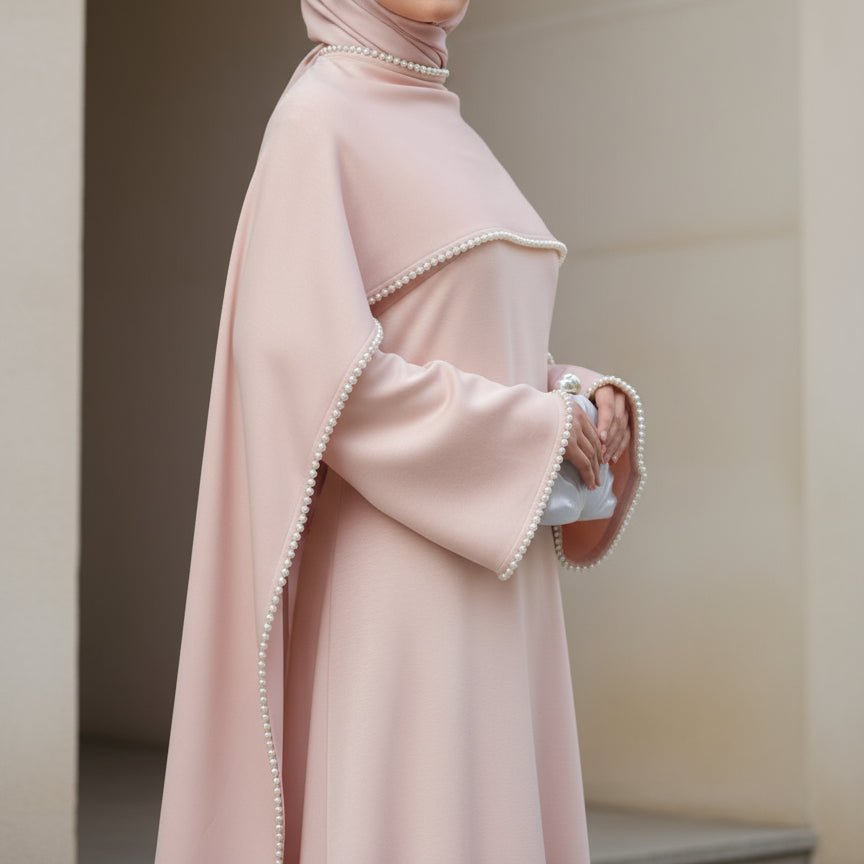 Robe de soirée élégante à manches cape ornée de perles (UKMA337)