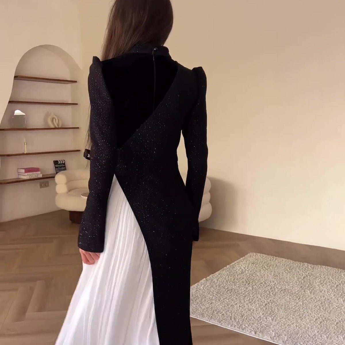 Robe Abaya élégante à col montant et manches longues, en noir et blanc, plissée avec empiècements et épaules bouffantes (MA195)