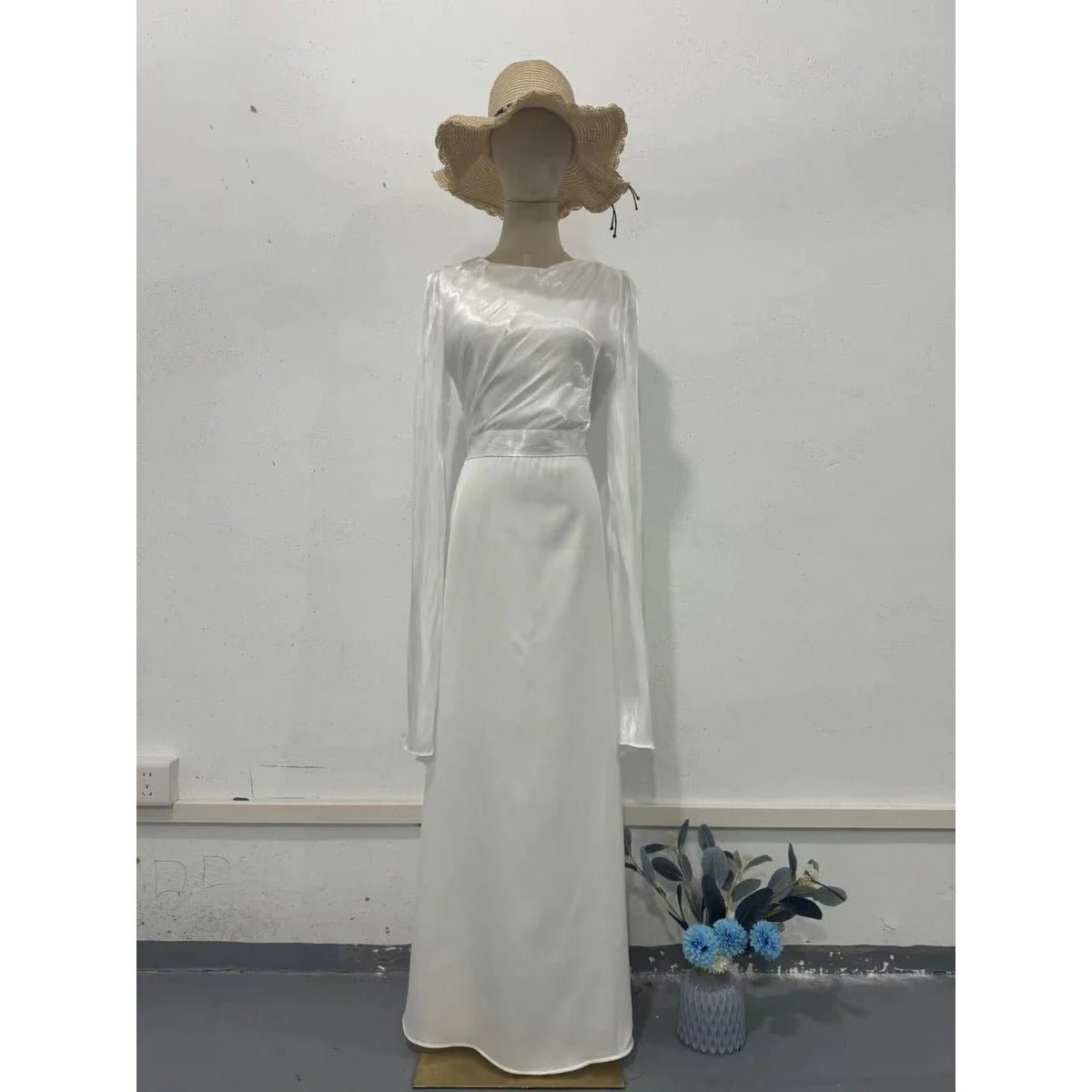 Robe d'été élégante en satin, coupe ajustée, avec manches à pendentif en fil de verre (MA161)