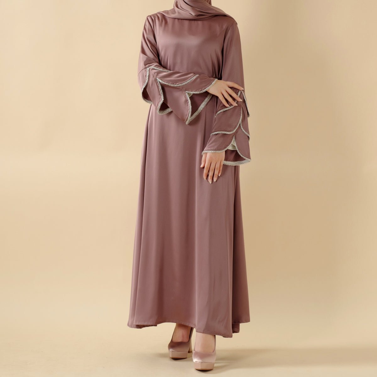 Abaya à manches froncées à triple rangée de diamants avec poches (MA040)