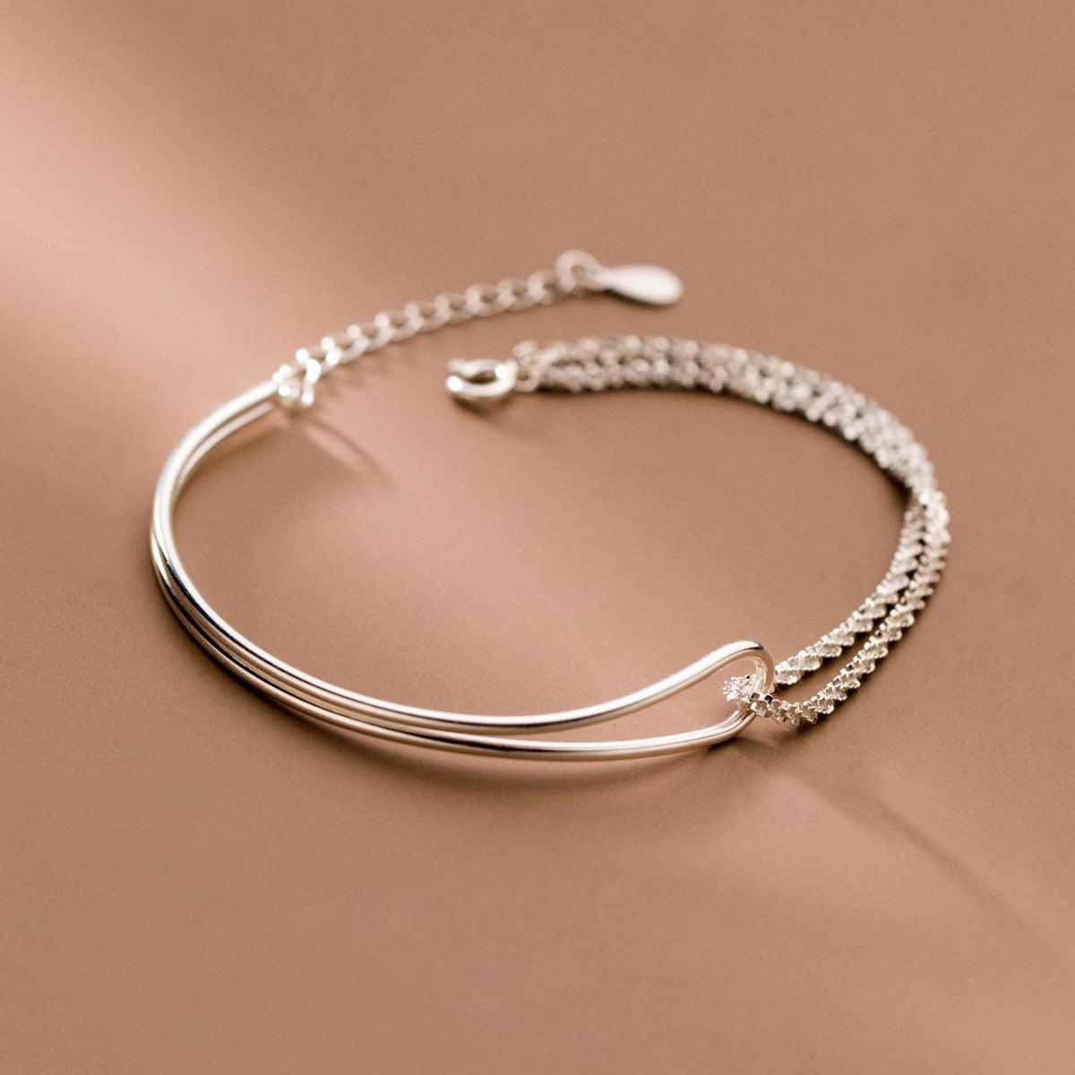 Bracelet asymétrique MAC089 Tempérament et Personnalité, à double rangée de tubes courbés et fleurs de gypsophile