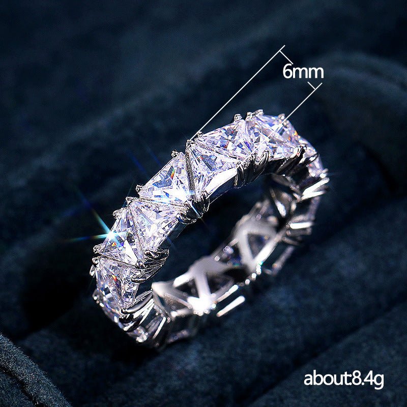 MAC161 Bague Triangulaire en Zircon à Rang Unique et Cercle Complet