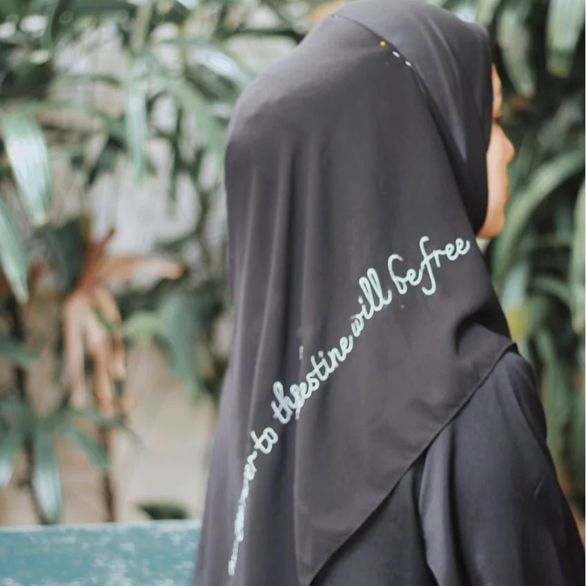 Hijab en Mousseline Free Palestine – Foulard Symbolique avec Motif de Lettre Arabe (MH107)