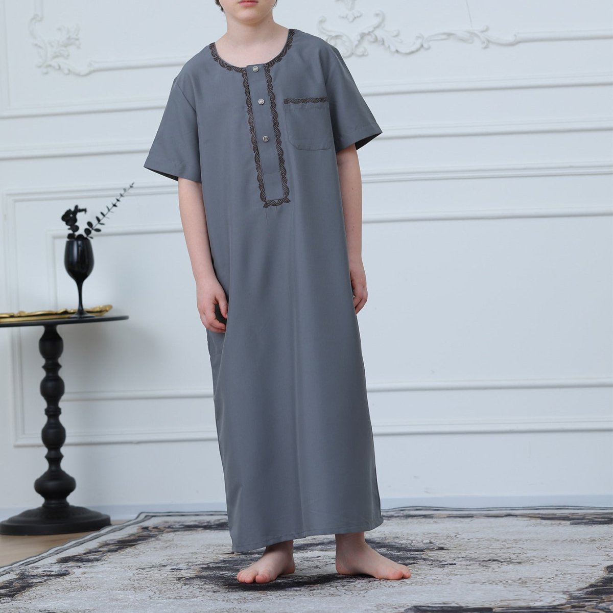 Qamis brodé pour garçon avec poches latérales (MKB031)