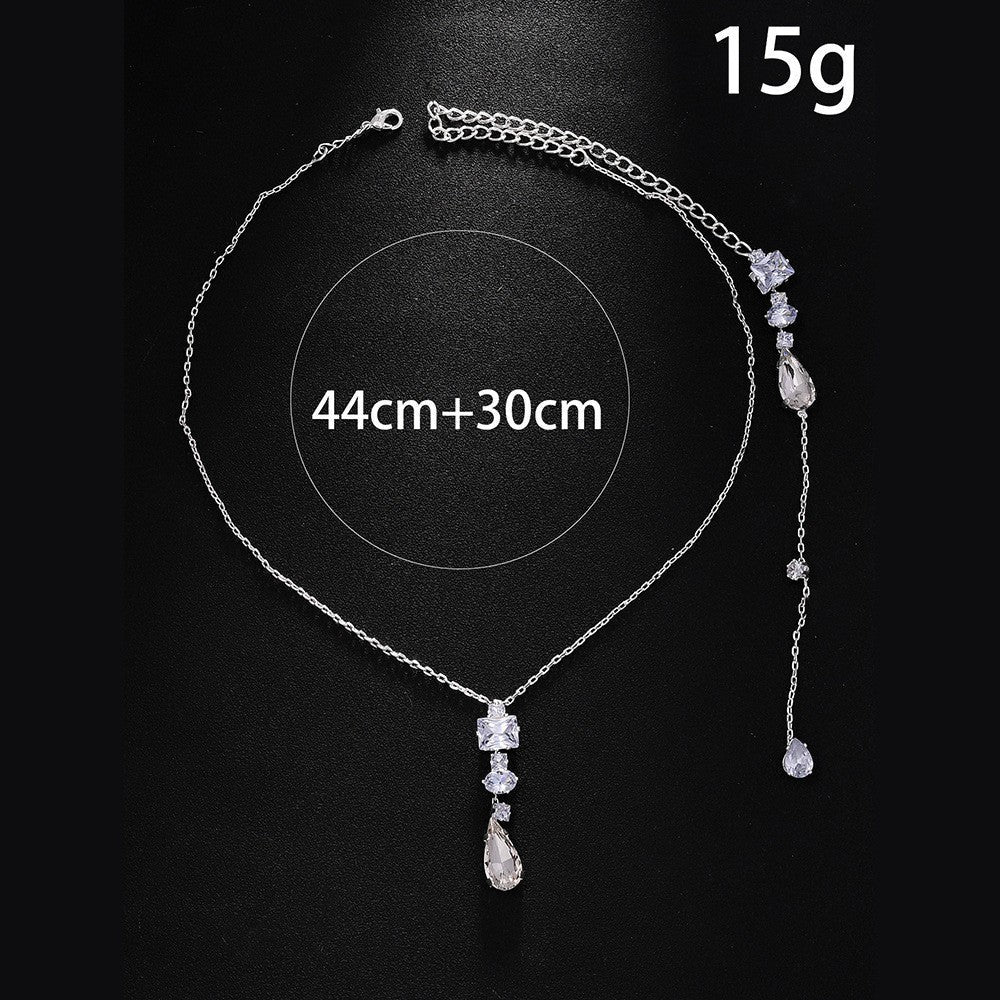 Chaîne de Corps Bridal Back Backdrop (MAC472)