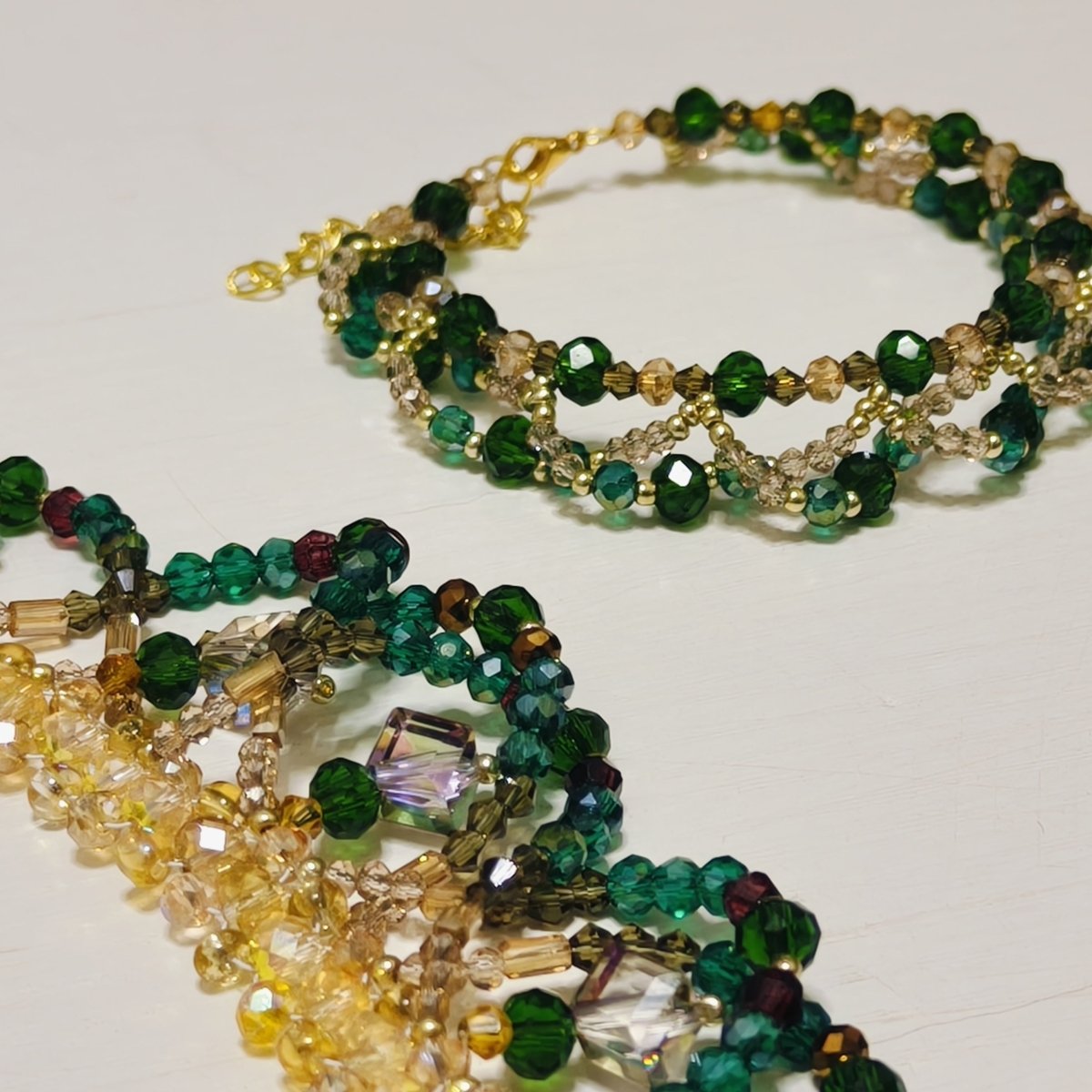 Collier de perles tissé à la main | Ras-de-cou en perles de verre et perles de coquillage | Collier en perles de rocaille au motif complexe (MAC343)