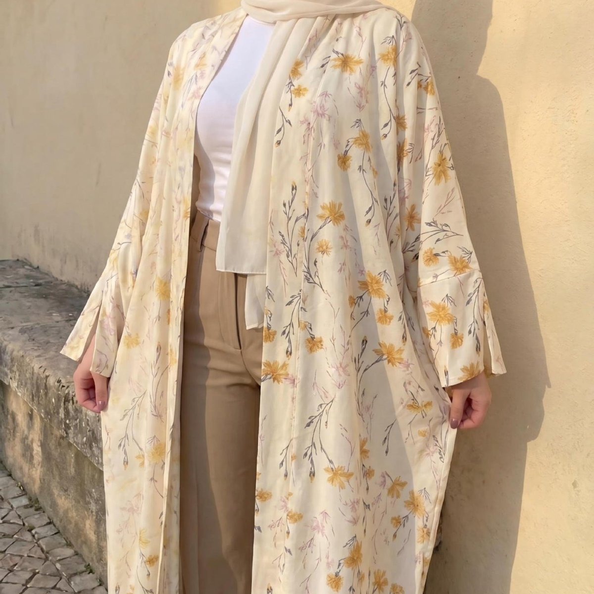 Abaya Ouverte à Poignets Noués Imprimé Floral Jaune (MOA342)