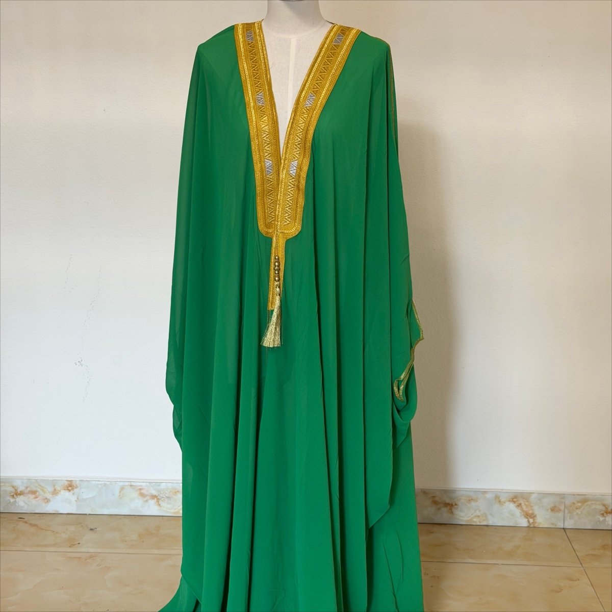 Pièce d'archive - Kaftan ouvert brodé géométrique doré avec finition à pompons - MP052 (Taille XXL uniquement)