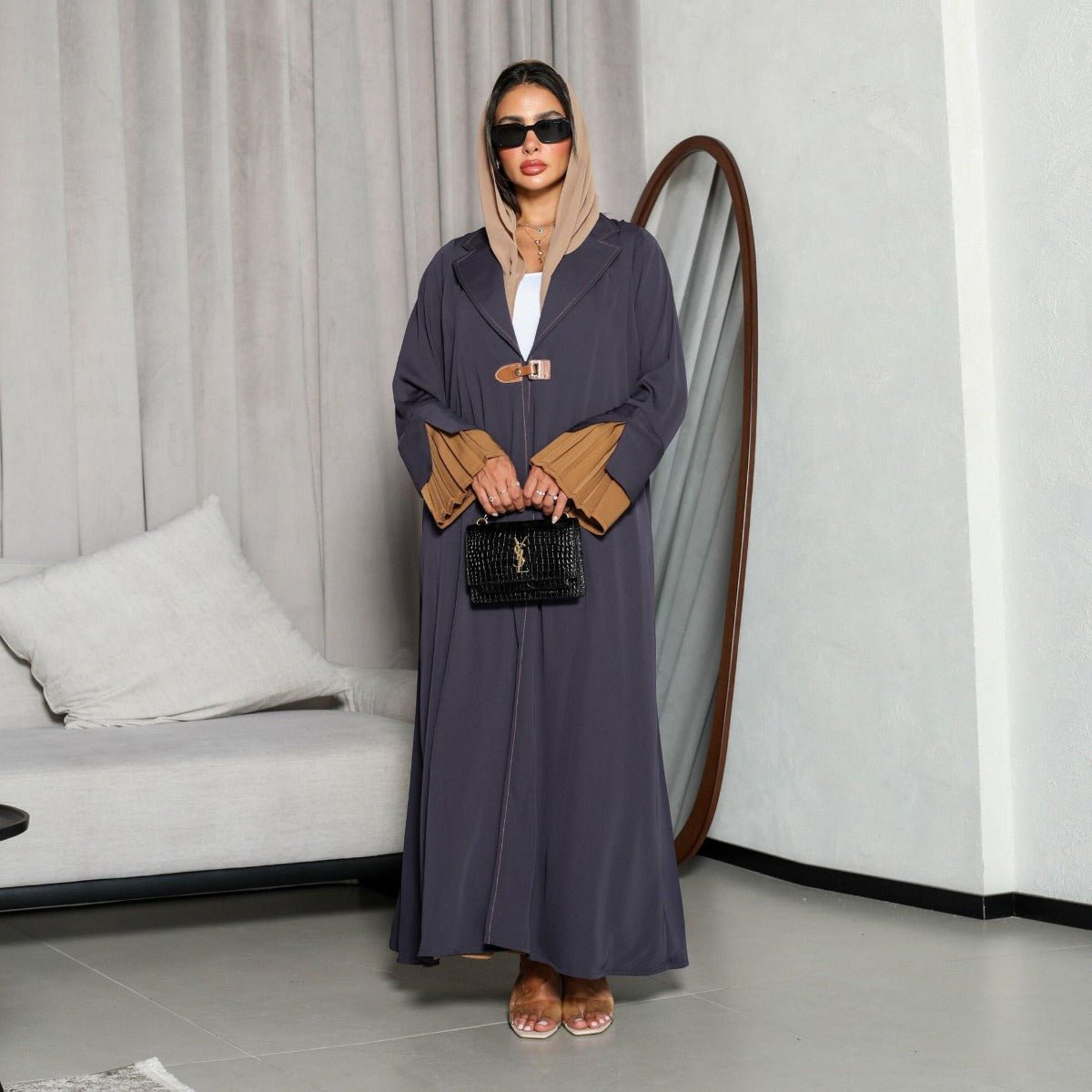 Robe Peignoir en Suède de Luxe | Bleu Marine Maxi avec Détails Dorés & Manches Cloche (MOA200)