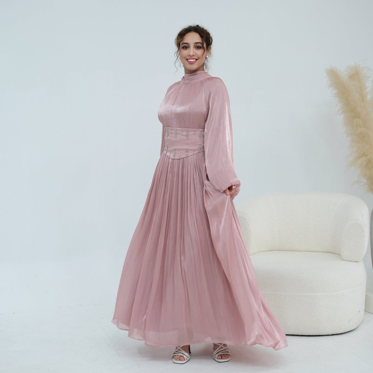 Robe maxi à manches bouffantes et large ceinture ornée de cristaux (MS477)