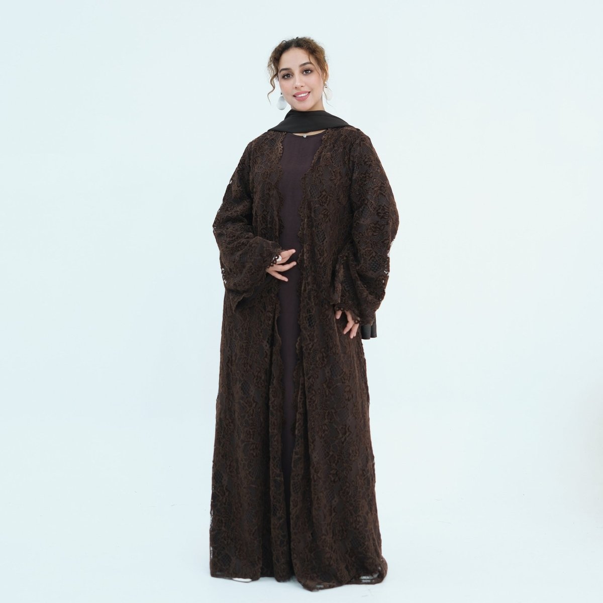 Abaya ouverte en dentelle florale avec doublure (MOA329)