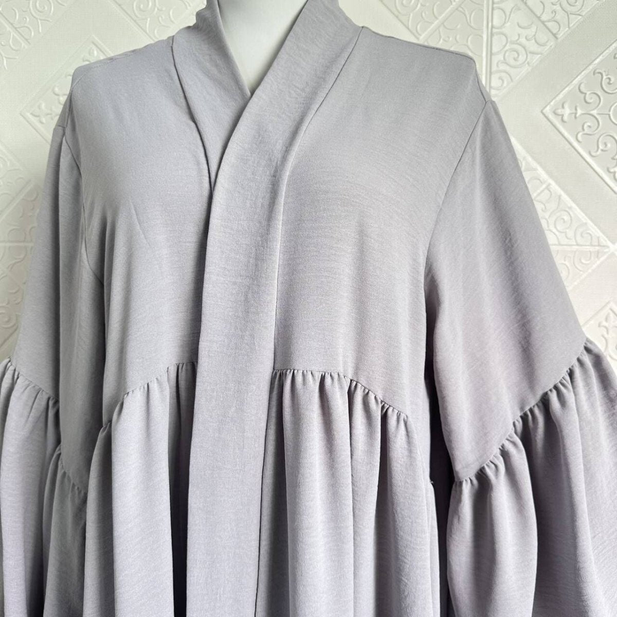 Abaya Ouverte à Manches Cloche et Volants (MOA298)