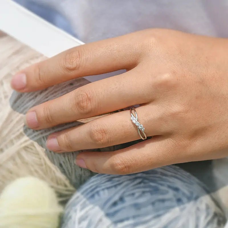 Bague creuse simple en croix micro-pavée MAC162