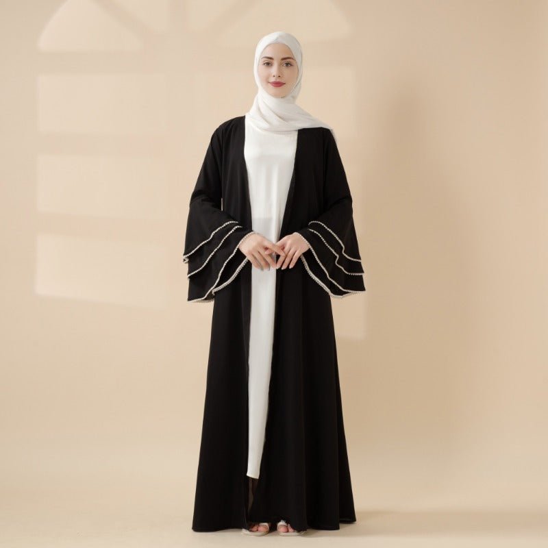 Cardigan modeste noir avec robe abaya à manchettes perlées et manches superposées, design élégant (MOA136)