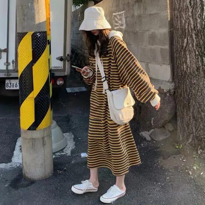 Robe-pull longue à capuche rayée avec cordon de serrage (MS071)