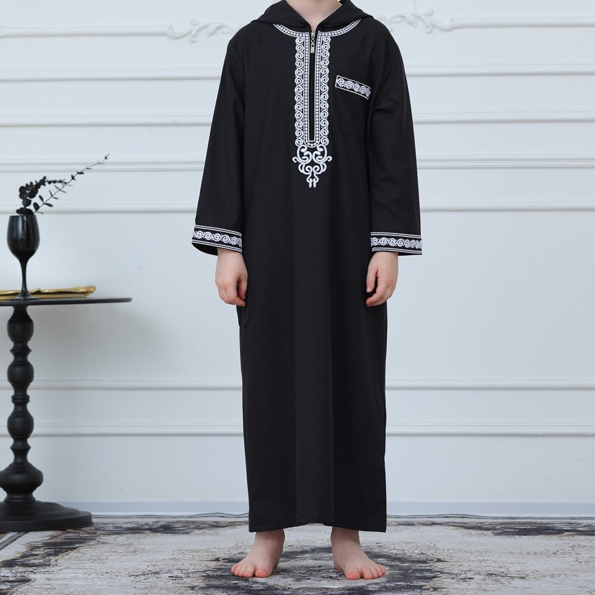Thobe brodé à capuche pour garçons avec poches (MKB010)