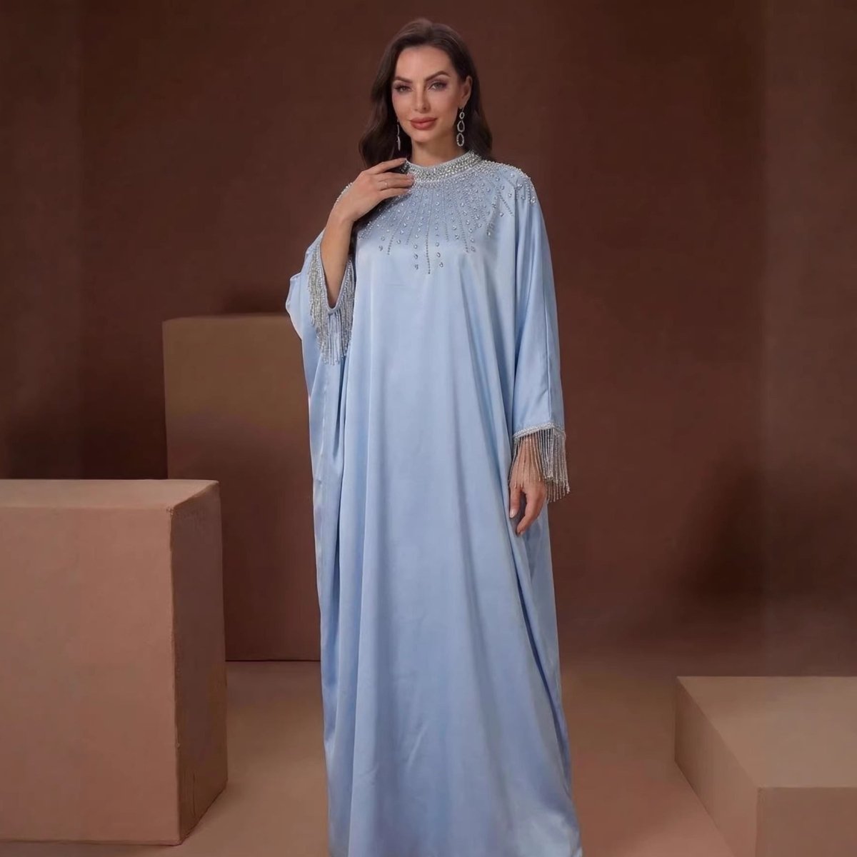 Kaftan en satin avec bustier en cristaux brodés à la main (MA420)