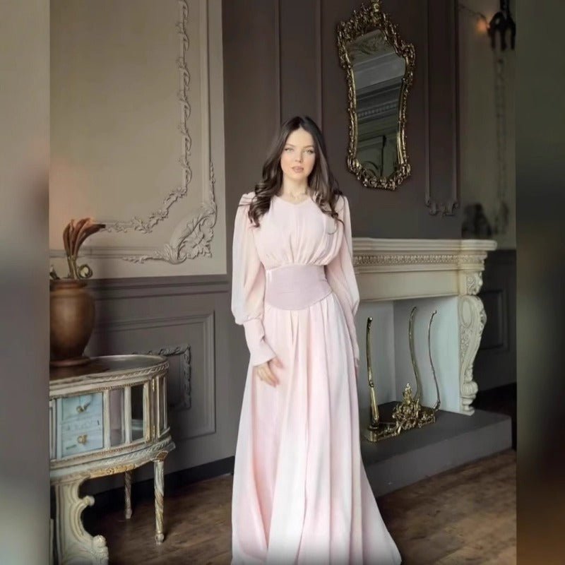 Robe élégante à manches bouffantes ornées de perles, avec taille contrastante (MA297)