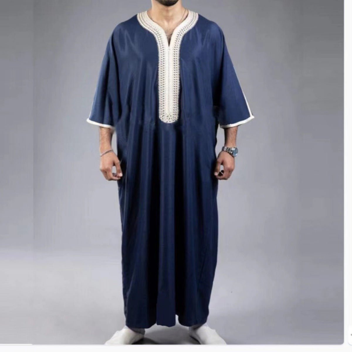 Robe Musulmane Thobe à Col en V avec Broderie et Coutures Géométriques, Manches Courtes Mi-longues (MT030)