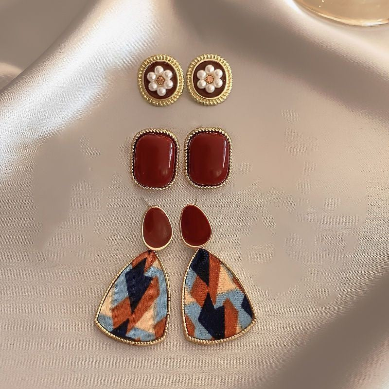 Boucles d'Oreilles Clous Perle Rouge Vin Vintage (MAC466)