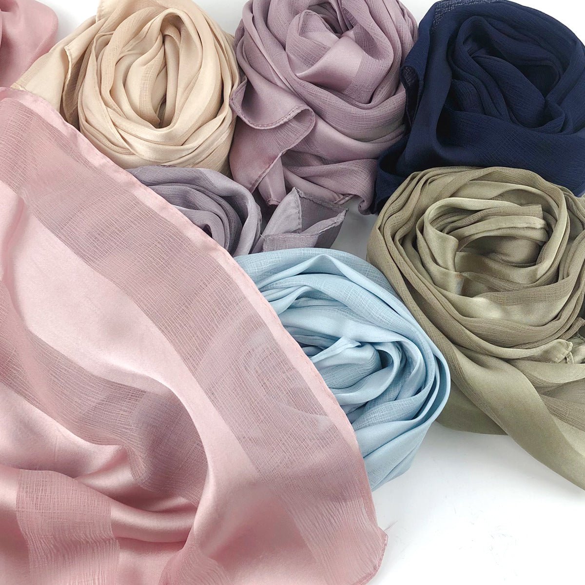 Hijab en Mousseline Crinkle Rayée à Texture Organique (MH143)