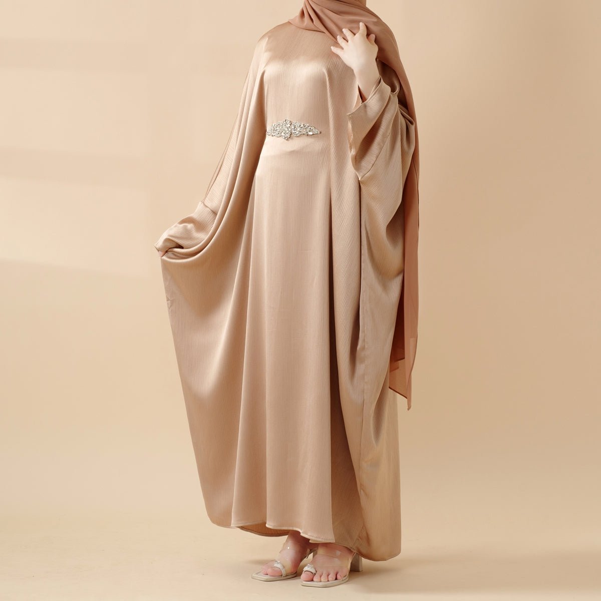 Kaftan modeste pour occasions spéciales : Abaya à manches chauve-souris avec taille strassée (MA135)