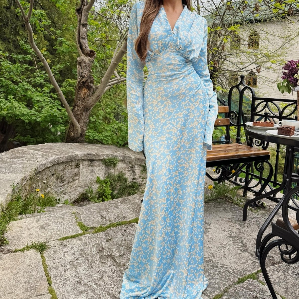Robe longue en satin imprimé floral avec col en V (MS378)
