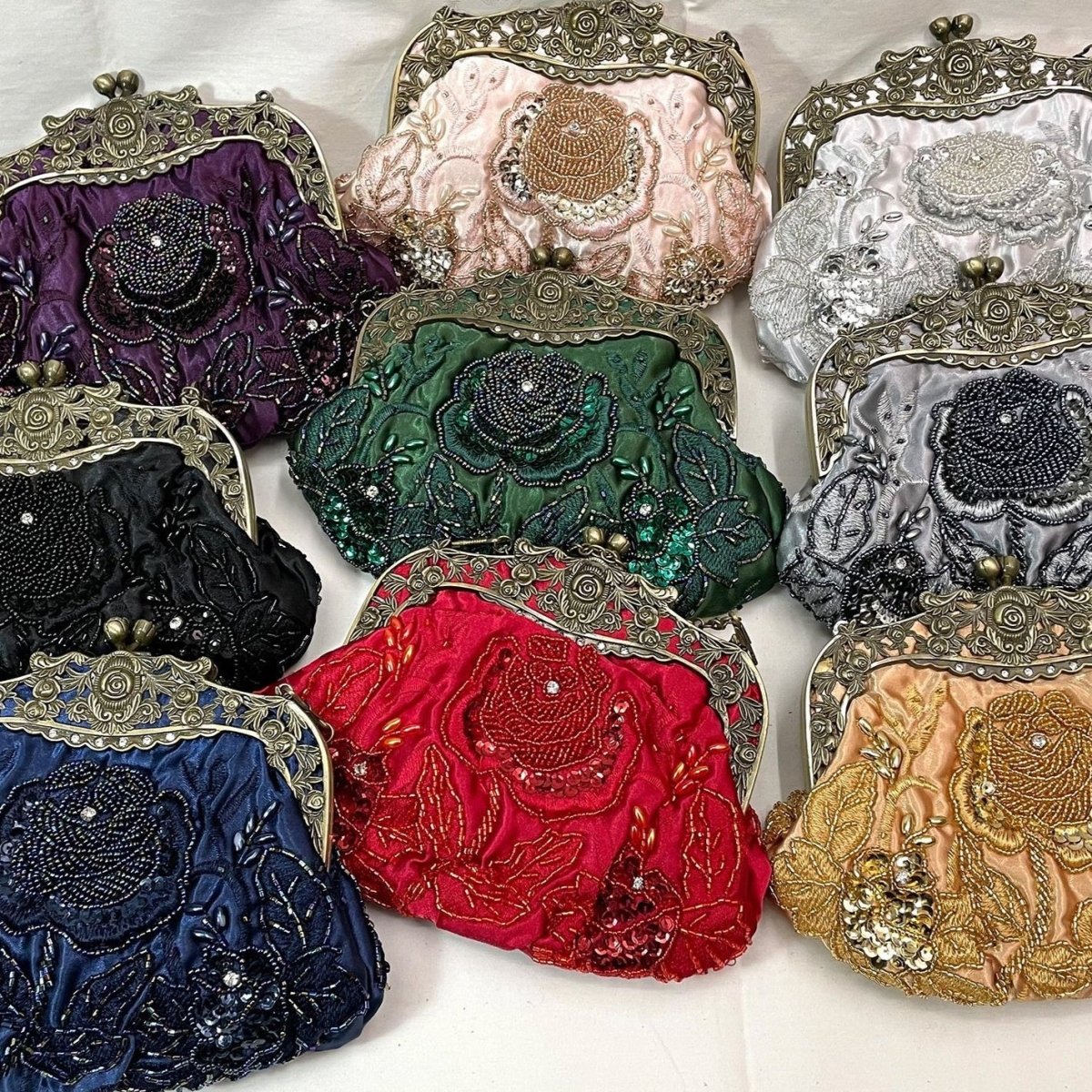 Pochette de soirée brodée de roses avec sequins et perles (MAC291)