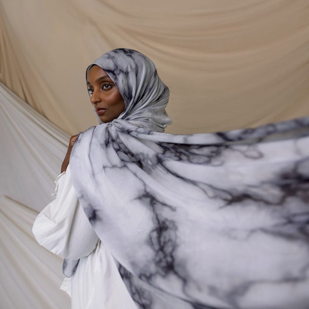 Foulard Hijab Élégant à Imprimé Marbré Aquarelle (MH178)