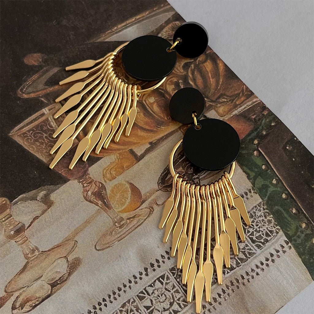 Boucles d'oreilles médiévales à pompons noir et or (MAC197)