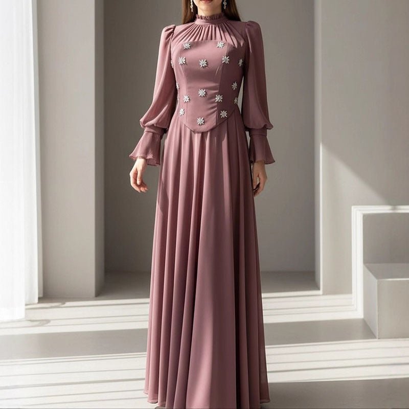 Robe Longue Ornée de Bijoux (MS393)