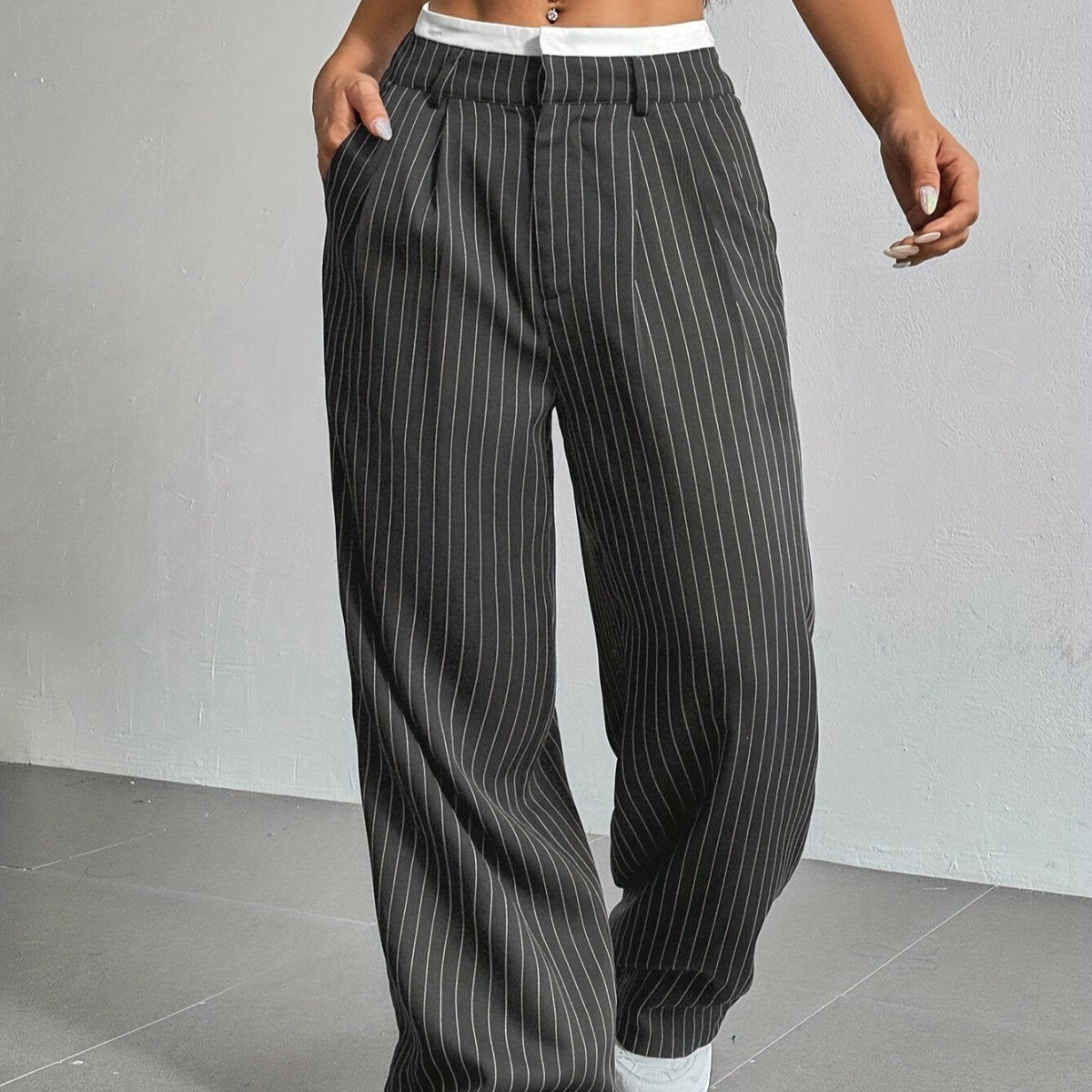 Pantalon large à rayures fines | Pantalon taille haute avec ceinture contrastante (MS244)