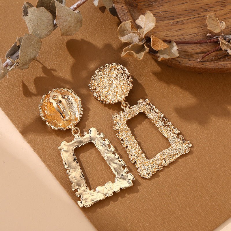 Boucles d'oreilles pendantes trapèze à texture ciselée (MAC322)