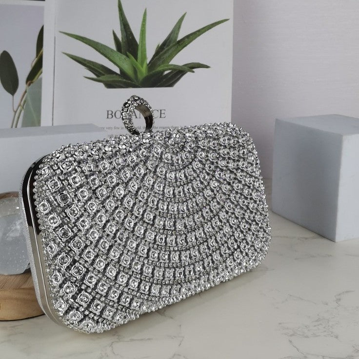 Superbe pochette à paillettes avec façade en cristal – Sac de soirée carré tendance pour fêtes et galas (MAC275)