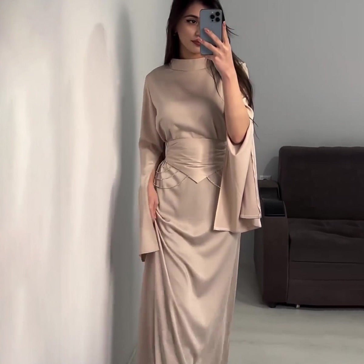 Robe Abaya Satinée Style Cour Élégante Semi-Col Roulé Manches Longues Printemps (MA194)