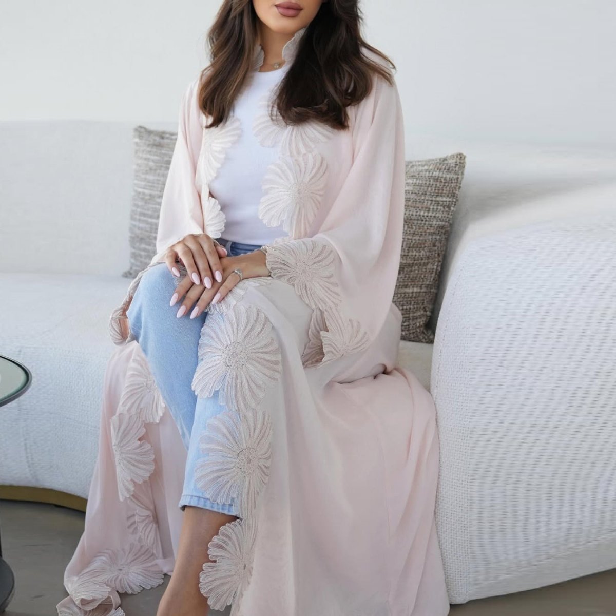 Abaya Ouverte à Applique Florale (MOA286)