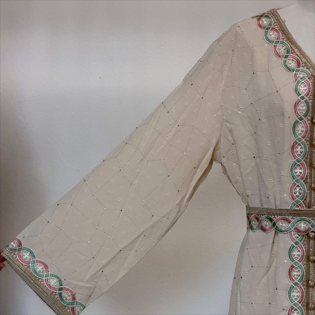 Pièce d'archive : Kaftan marocain avec bordure brodée et ceinture - MP058 (Taille unique uniquement)