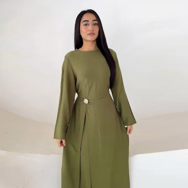 Robe de travail évasée en soie glacée froissée, col rond, avec bouton décoratif et ceinture intégrée (MA308)