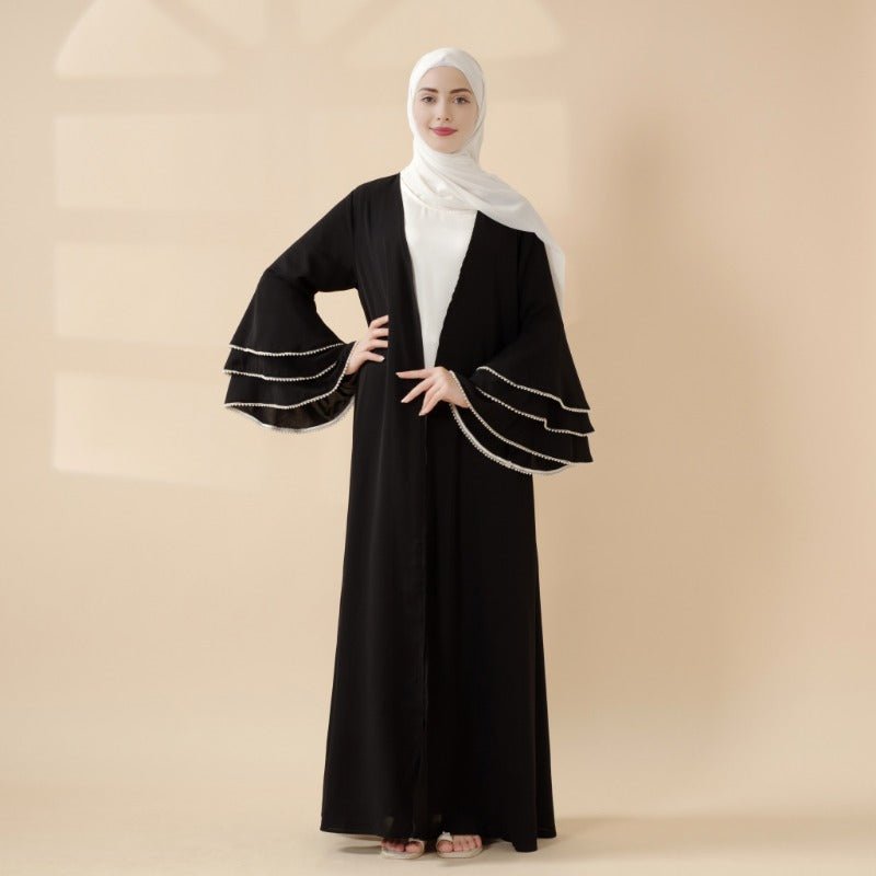 Cardigan modeste noir avec robe abaya à manchettes perlées et manches superposées, design élégant (MOA136)