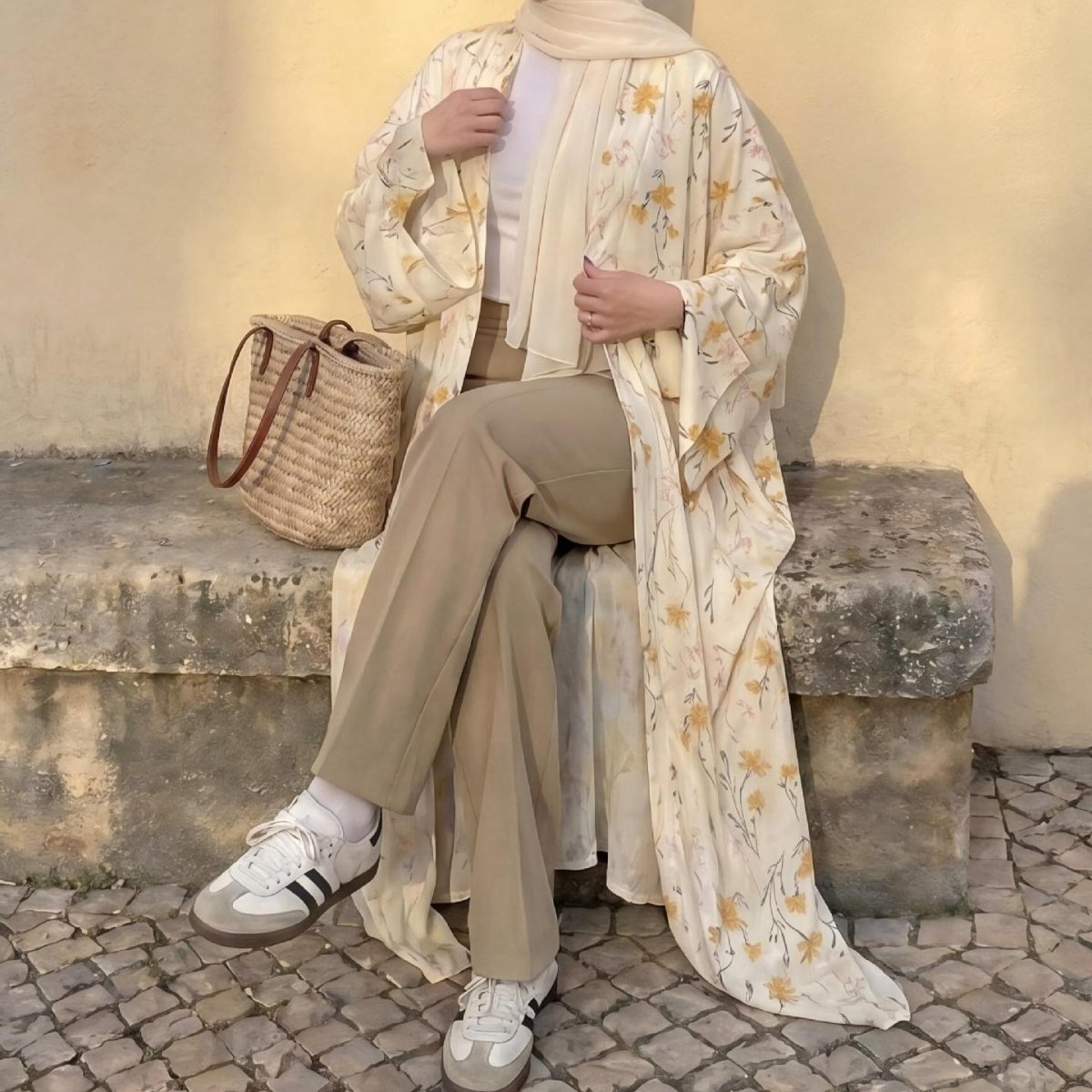 Abaya Ouverte à Poignets Noués Imprimé Floral Jaune (MOA342)